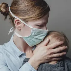 Skuteczne sposoby na ból gardła przy karmieniu piersią, które pomogą